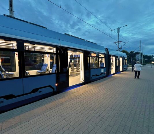 tramwaj na petli Oporów Fot. Patryk Ciechanowski-Mirek