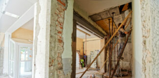 Wynajem kontenerów we Wrocławiu – jak sprawnie pozbyć się odpadów po remoncie?